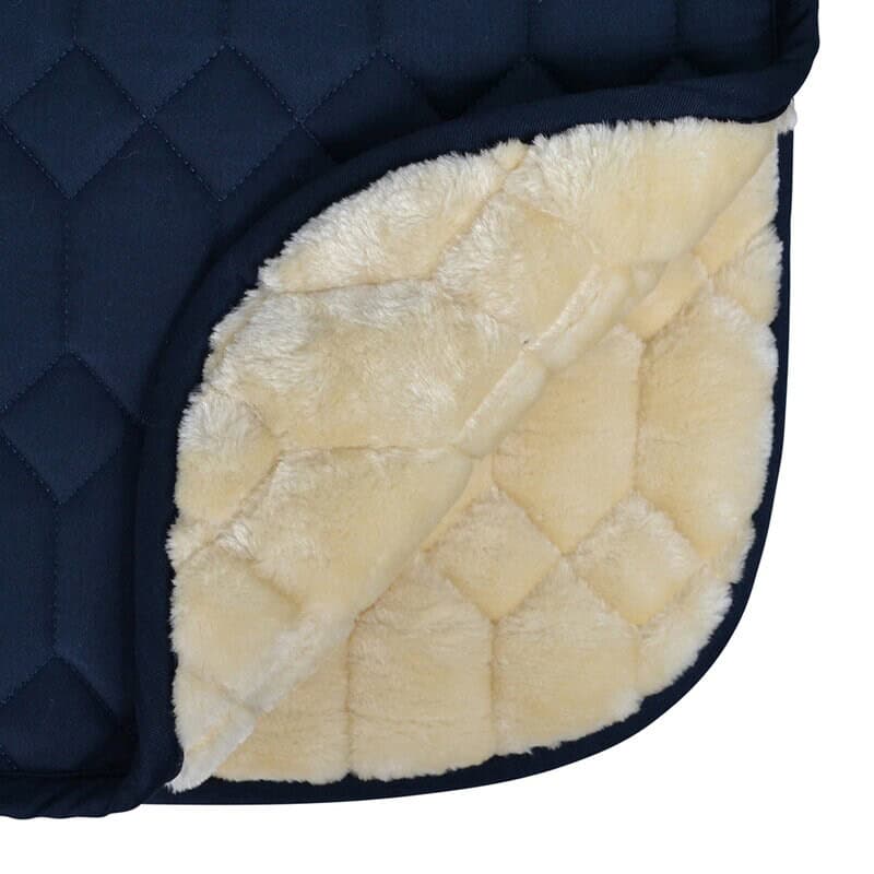 602771-2 Filtryd Carolina Herrera Dofttäcke för hästar, elegant design, svart och beige, mjukt material, vinterfoder, bekvämt, hög kvalitet, hästtillbehör.