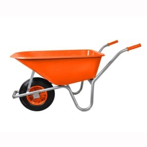 En orange plastkärra för barn eller trädgårdsarbete.