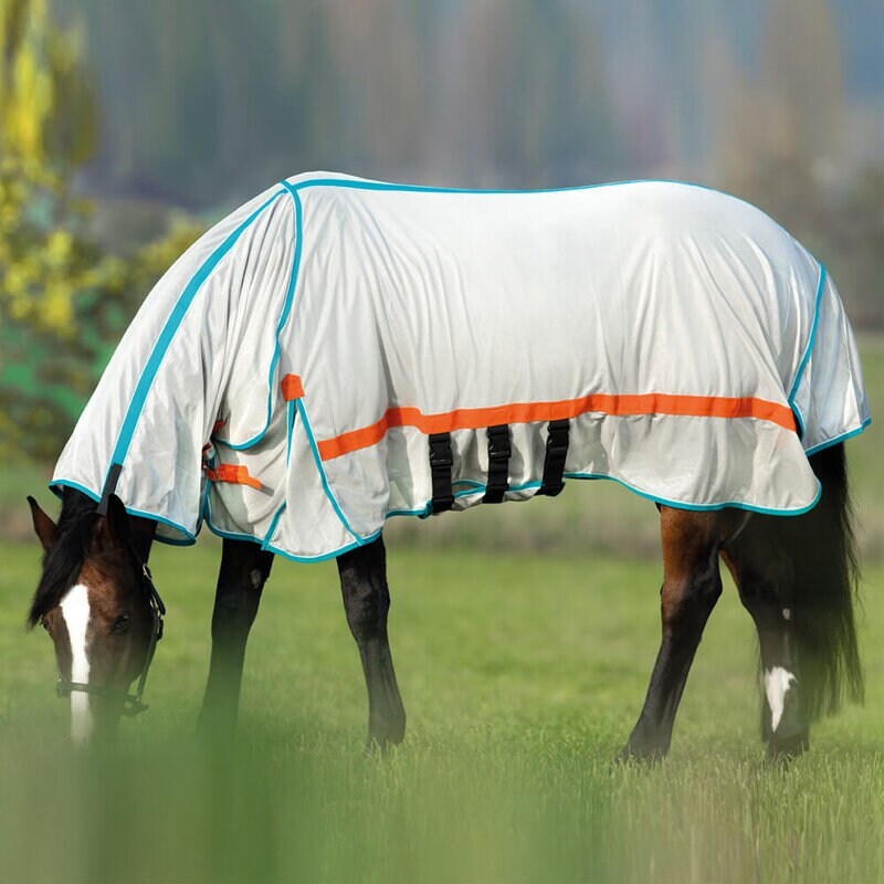 Flytäck med hals 105 cm - Ridhäst Täcke från HorseComfort Ridhäst flytäck med hals i stängd design, för skydd mot insekter och väder.